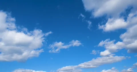 Clouds flowing in a blue sky Stock Footage 260322251