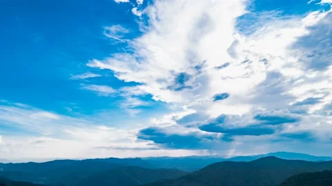 Clouds flowing over the mountain ridge. Time lapse 库存影片 145743316
