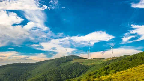 Clouds flowing over the mountain ridge. Time lapse 库存影片 145743329