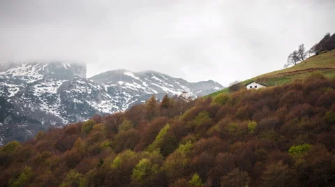 Clouds flowing over mountains Video stock 62776454