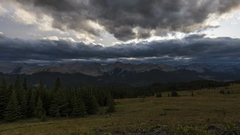 Clouds flowing at sunset over the rocky mountains 8K timelapse Stock-Footage 117977553
