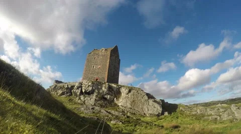 Clouds fly fast over scenic Scottish castle in time-lapse sequence 스톡 동영상 56346196