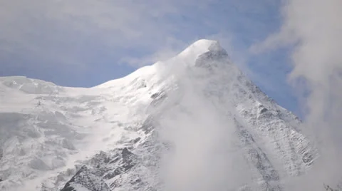 Clouds forming around mountain Stock Footage 24185478
