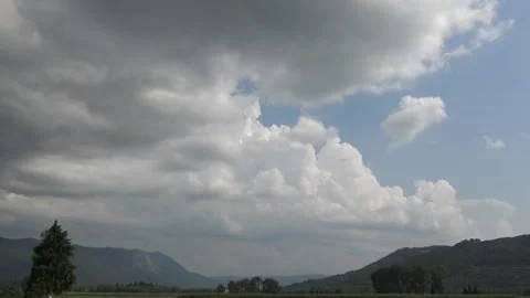 Clouds gathering over a field Stock Footage 159075512