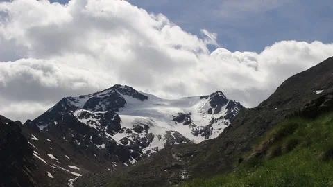 Clouds on the glacier Video stock 77104840