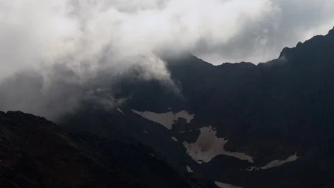 Clouds in the high mountains 4k 25fps video Stock-Footage 282867170