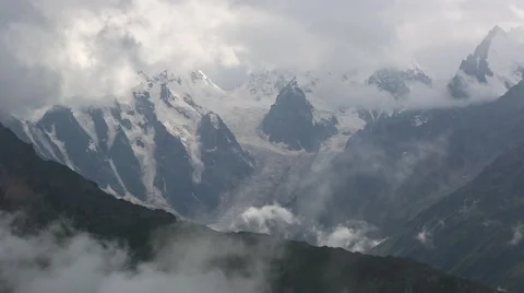 Clouds in high mountains Video stock 44952945