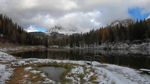 Clouds hike over the snow-covered lago antorno 스톡 동영상 104967986