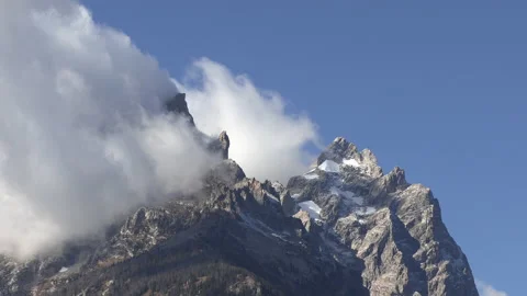 Clouds Hover Over the Tetons in Autumn Vídeos de archivo 220162490