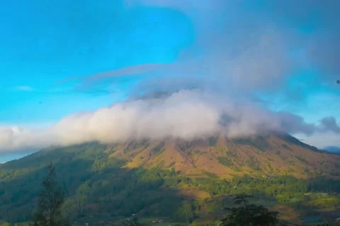 CLOUDS HYPERLAPSE AT MOUNT BATUR Stock Footage 204967458