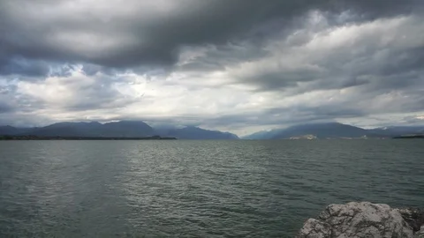 Clouds on the Lake Garda 스톡 동영상 94513586