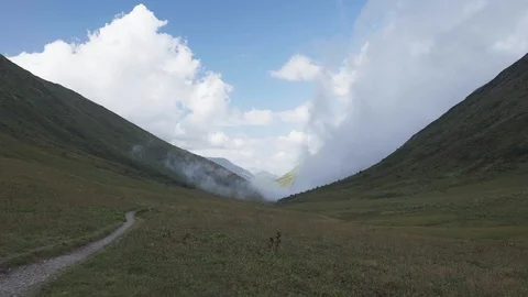 Clouds in the mountain, Bzerpinskiy Karniz 스톡 동영상 124857015