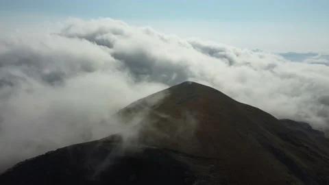 Clouds up on the mountain Stockbeeldmateriaal 236246740