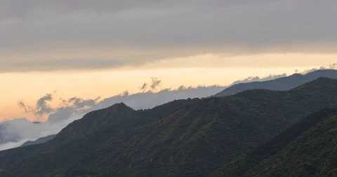 Clouds on the mountain at the sunset, italian Alps Vídeo Stock 114459873