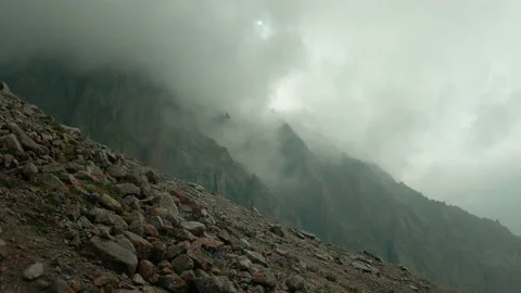 Clouds on the mountains in cloudy weather Stock-Footage 159473128