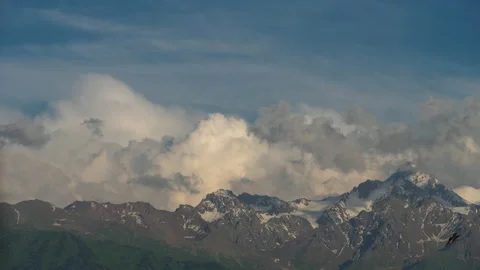 Clouds in the mountains Stock-Footage 198116511