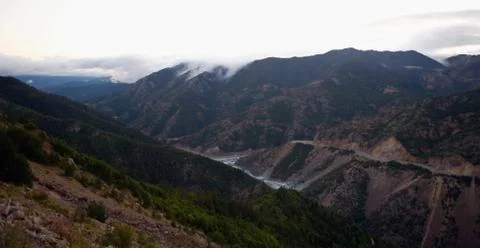Clouds in the mountains on the pass. Foto stock