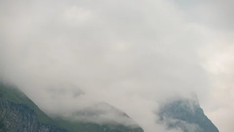 Clouds in mountains - Time Lapse Austria Forest Tilt Down Vídeo Stock 114732325