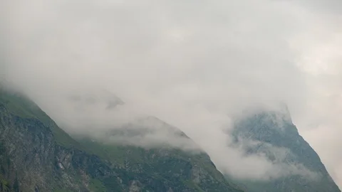 Clouds in mountains - Time Lapse Austria Forest Tilt Up Vídeo Stock 114734405