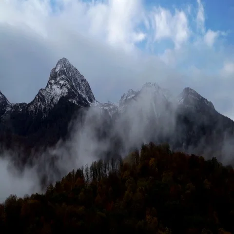 Clouds in the mountains timelapse Video stock 69412206