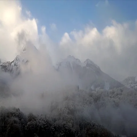 Clouds in the mountains timelapse Video stock 69412353