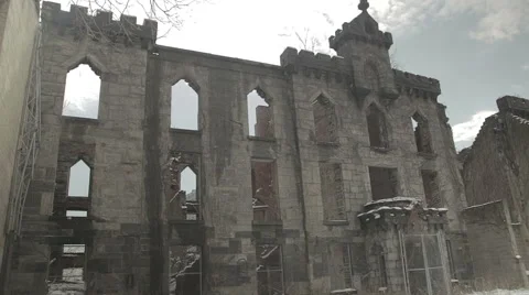 Clouds move above old Smallpox Hospital on Roosevelt Island, New York City Stock Footage 65053921