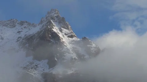 Clouds move against the backdrop of the mountain in the Alps 스톡 동영상 77586588