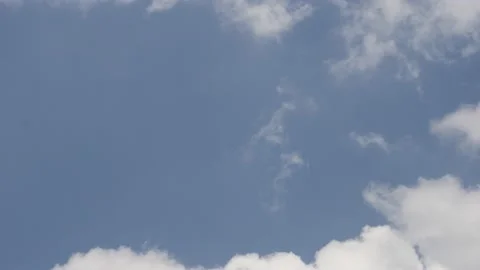 Clouds move in the Blue Sky. Time lapse. Video stock 205281708