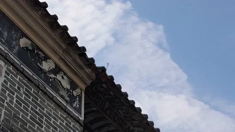 Clouds move past buildings Stock Footage 147171008