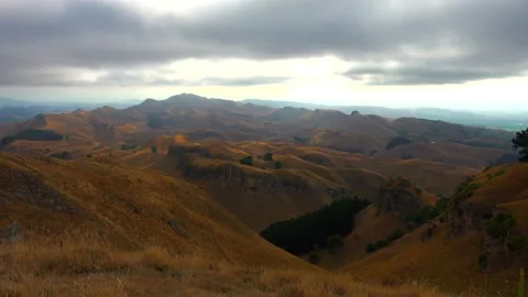 Clouds move quickly over the mountains Te Mata Peak in summer Stock Footage 131774170