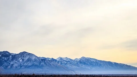 Clouds move quickly past Utah mountains 스톡 동영상 75533250