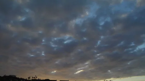 Clouds move quickly of a sunset sky 库存影片 48347041