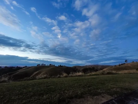 Clouds moving above the hills timelapse 스톡 동영상 70829305