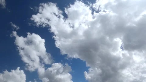 Clouds Moving Across Blue Sky Timelapse Shot Vídeos de archivo 328541939
