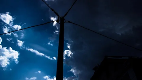 Clouds moving around the post timelapse 库存影片 93684617