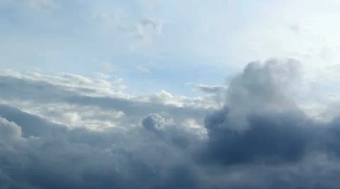 Clouds moving on a blue sky 스톡 동영상 12422972
