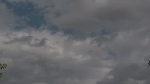 Clouds moving on cloudy sky Vidéo 92204713