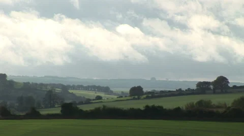 Clouds moving on England countryside Vidéo 34021473