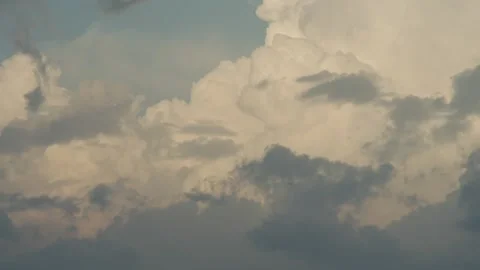 Clouds Moving Fast Across the Sky in a Dramatic Weather Time Lapse Scene Vidéo 331165824