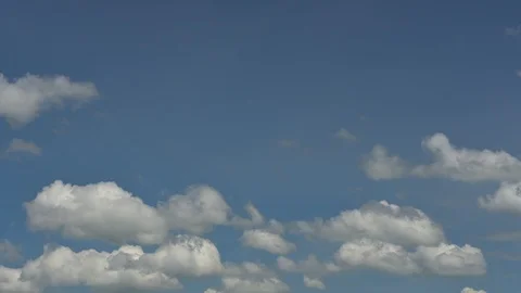 Clouds moving fast in the sky time lapse Video stock 92420388