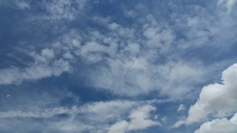 Clouds moving fast in the sky time lapse Video stock 92420707