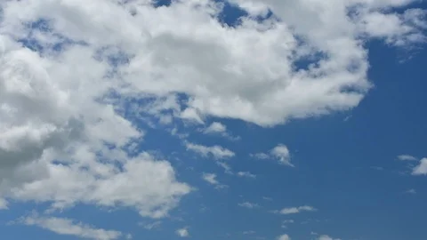 Clouds moving fast in the sky time lapse Video stock 92421169