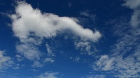Clouds moving fast in the sky time lapse Video stock 92421184