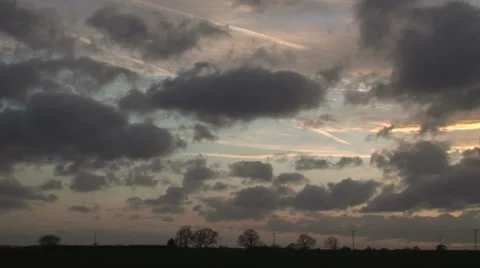 Clouds moving Stockbeeldmateriaal 33839973