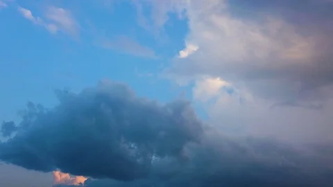 Clouds moving Stockbeeldmateriaal 114330706