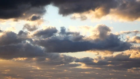 Clouds moving horizontally as sunset Video stock 95983099