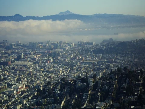 Clouds moving over beautiful cityscape of San Francisco Stock-Footage 77319354