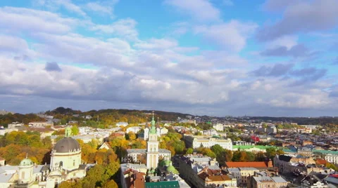Clouds Moving Over the City Видео 56852788