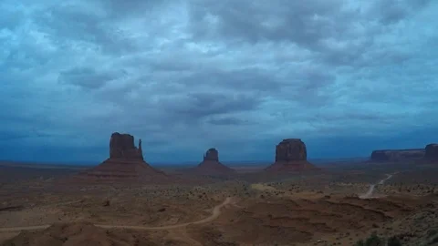 Clouds moving over monument valley Stock-Footage 80433658