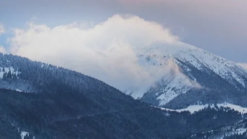 Clouds moving over the mountain during twiligh in winter landscape. Timelapse Stock-Footage 233246638